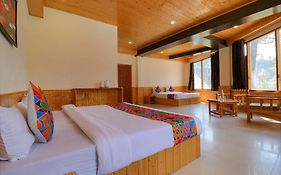 Hotel 17 Miles Stone, Manali By Shivaneel Hospitality